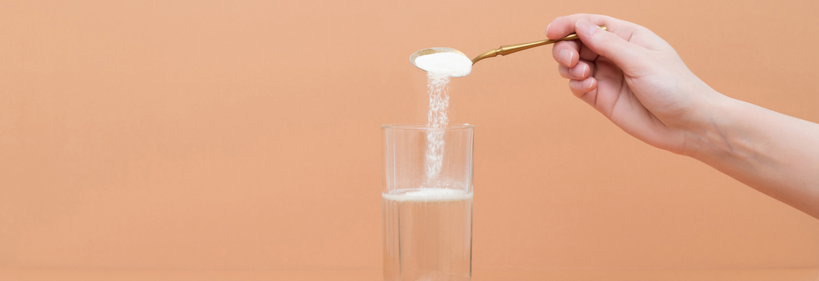 Afbeelding van foto van creatine in een glas