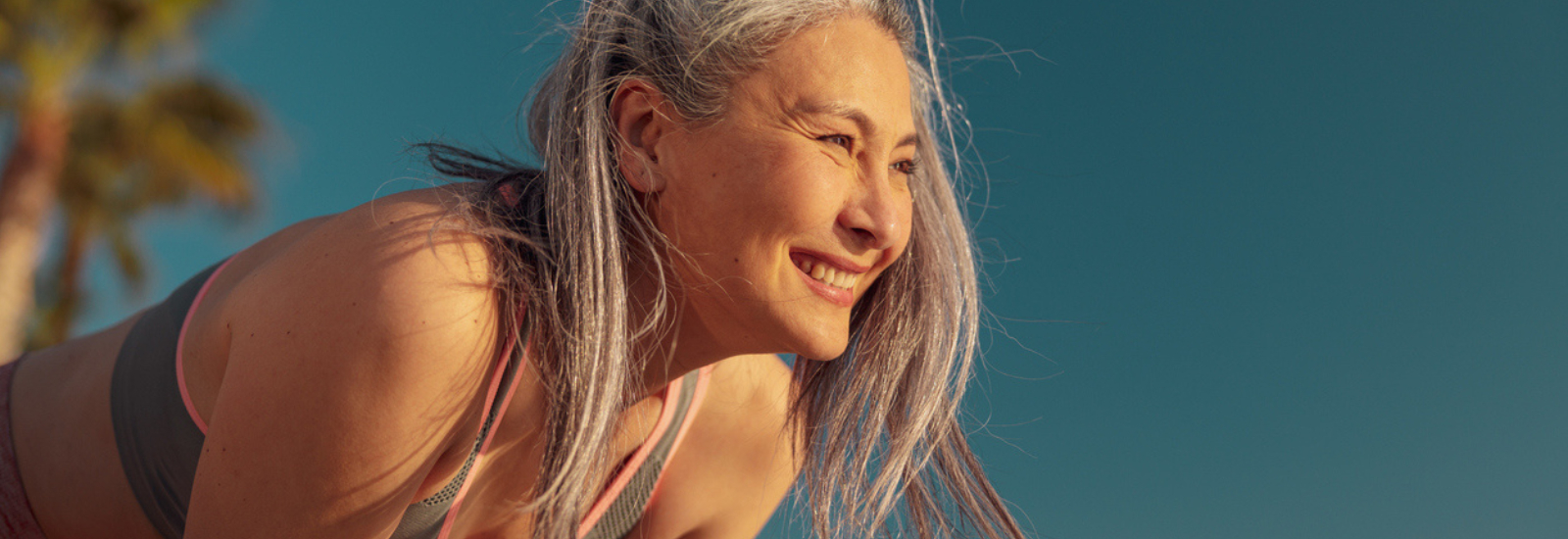Image of photo of a woman in sportswear – muscles – foods containing L-glutamine