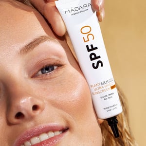 MADARA SPF50 Plant Stem Cell Ultra-Shield Sunscreen afbeelding