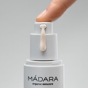 MADARA Botanic Niacinamide Alternative 5-in-1 Serum image