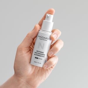 MADARA Botanic Niacinamide Alternative 5-in-1 Serum image