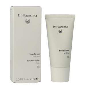 Dr Hauschka - Foundation 06 Walnut
