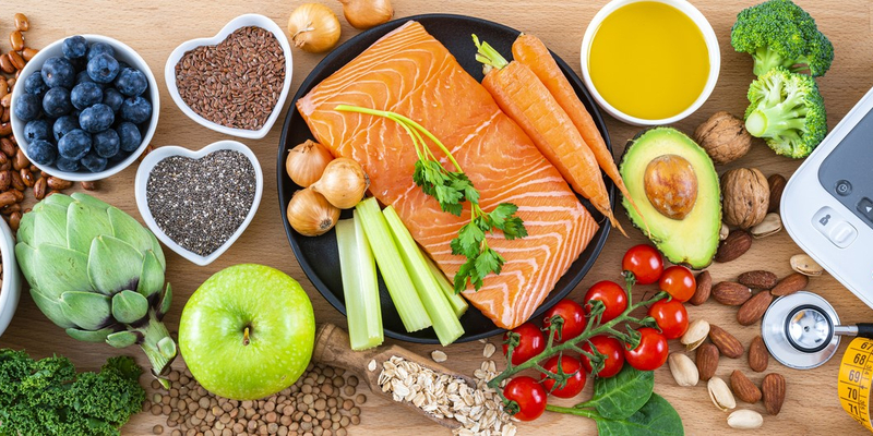 Afbeelding van foto van cholesterolmeter en gezonde voeding
