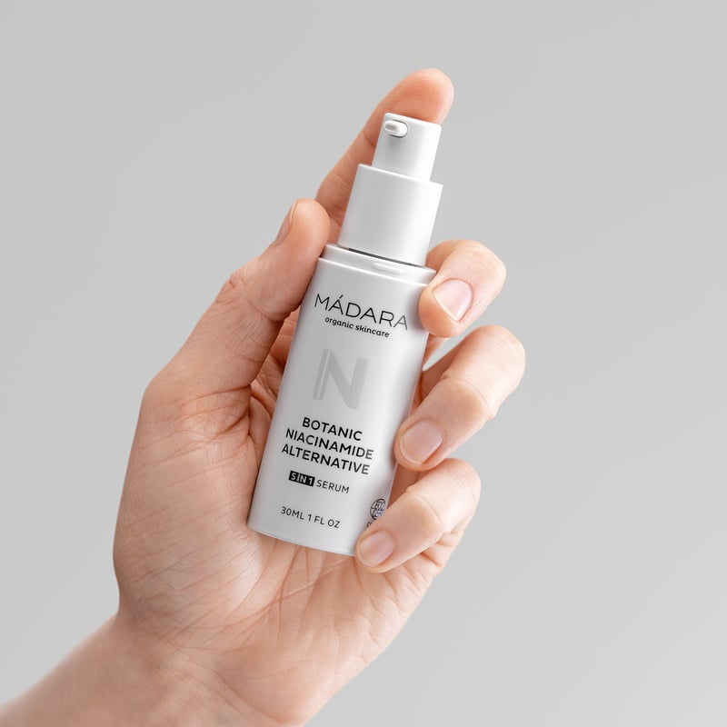 MADARA Botanic Niacinamide Alternative 5-in-1 Serum image