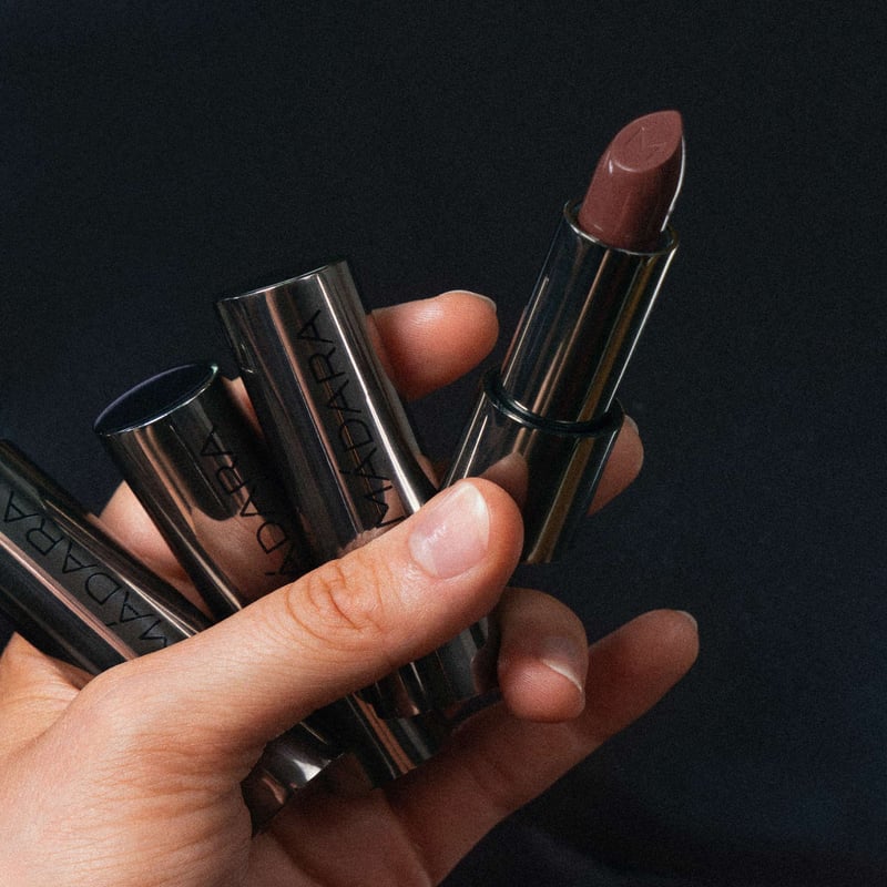 MADARA Dazzle Nights Satin Shine Lipstick afbeelding
