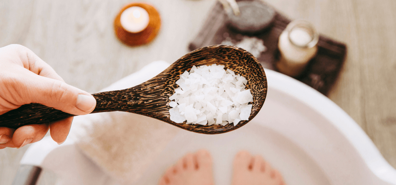 magnesium salts and feet in a bath
