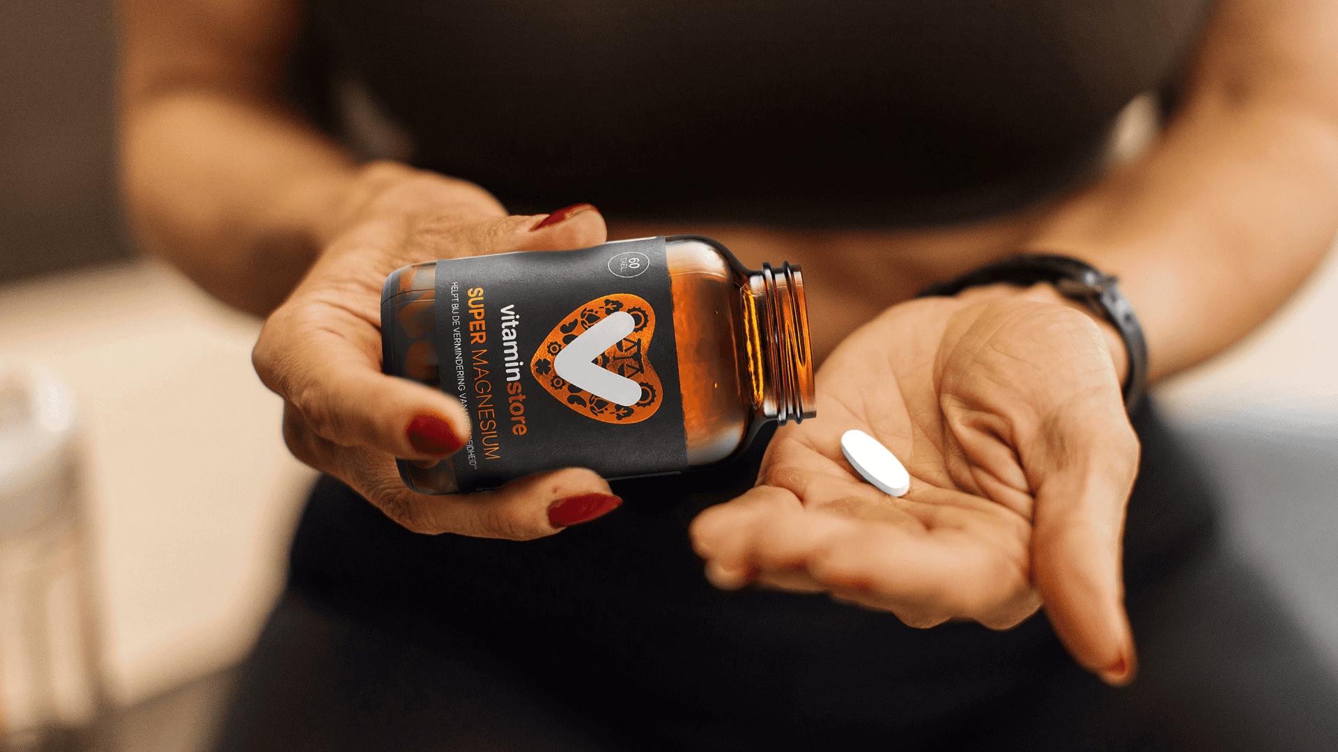 hands of a woman with a magnesium jar and pills in other hand